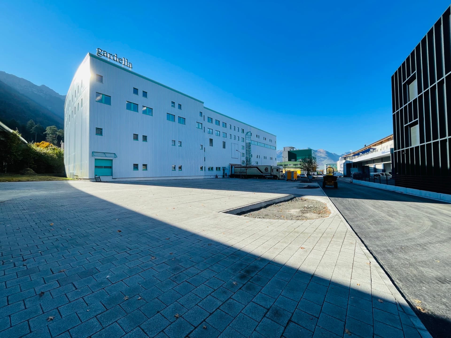 Vorplatz des Gardella Industrieparks